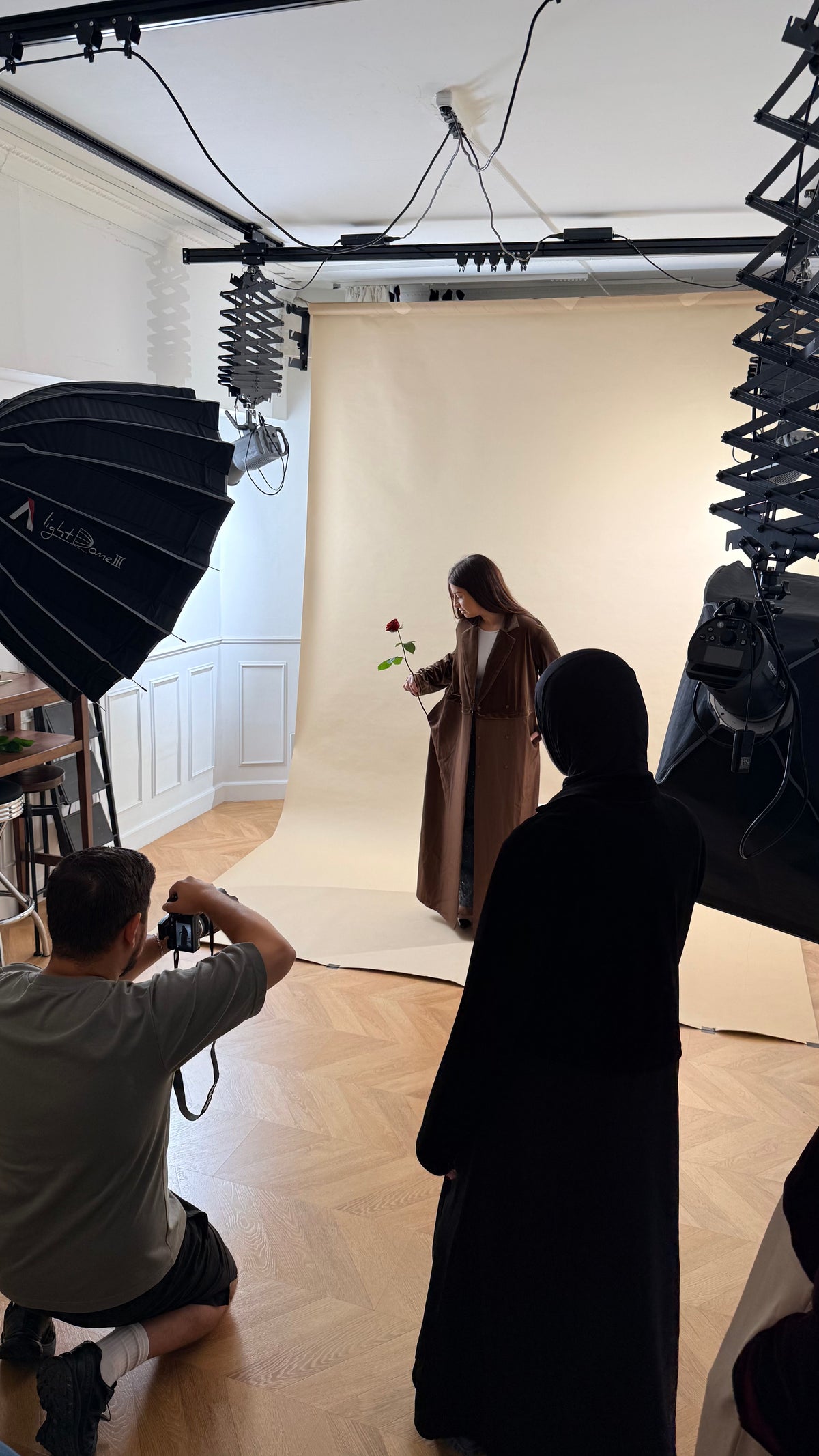 Coulisses du shooting Love Letter : équipe et photographie de Rivoli en studio.