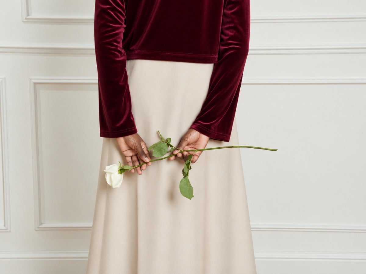 Cherry on the Cake, détail des manches et du contraste bordeaux et beige.